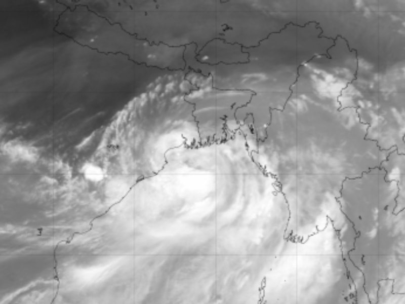 দুইশো কিলোমিটারের মধ্যে রেমাল, রাজধানীতে রাতেই বৃষ্টি 